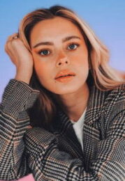 Elli Rhiannon Müller Osborne