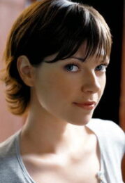 Nicole De Boer